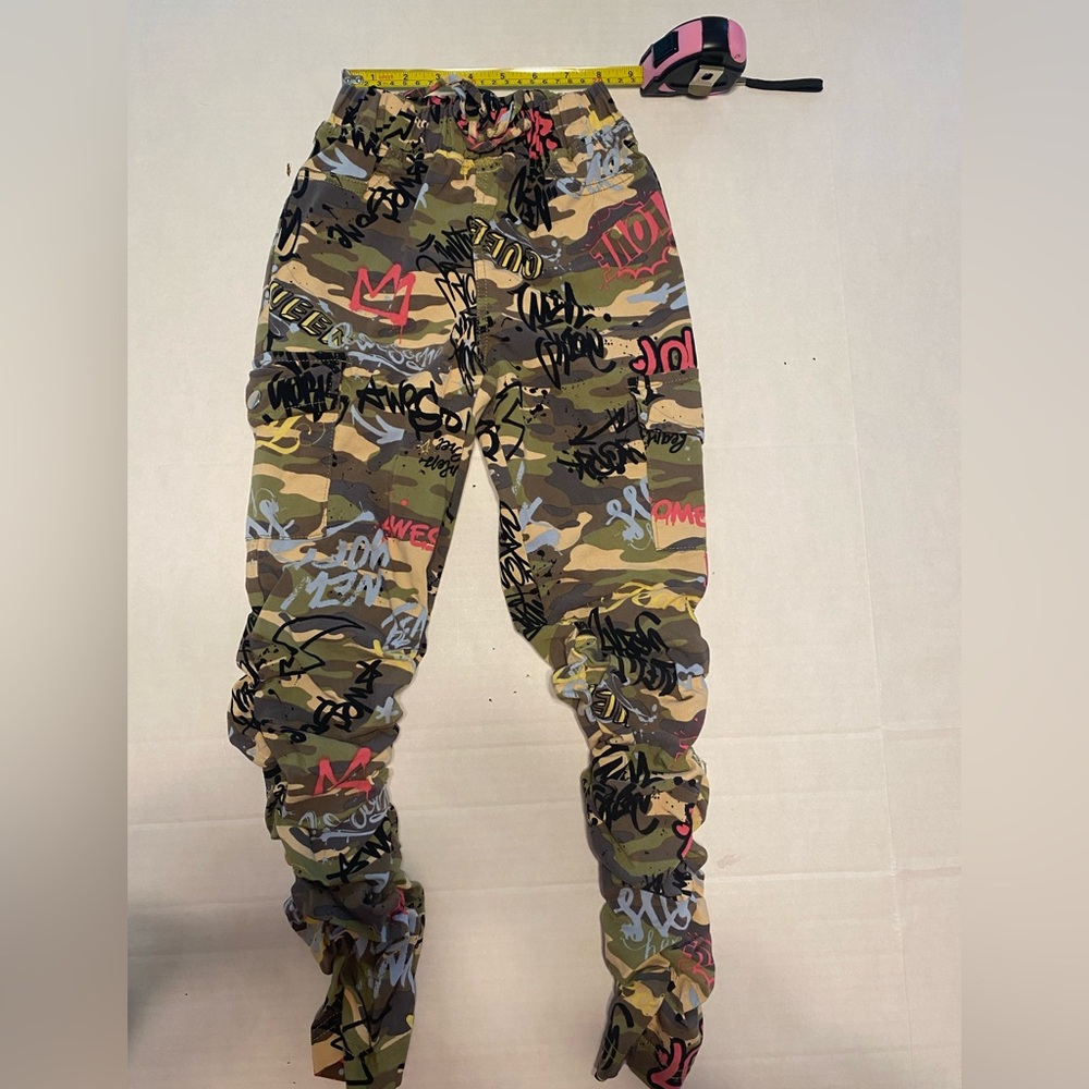 Body by us girls size 10-12 camouflage graffiti pants